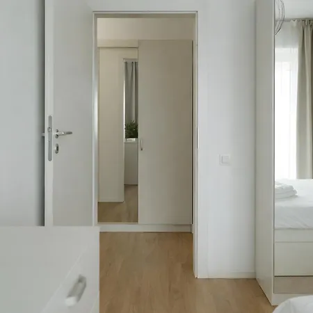 Apartman Downtown Tineretului Oasis --new Building-- 1min Metro Station ---self Check-in---
