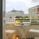 아파트 Downtown Tineretului Oasis --new Building-- 1min Metro Station ---self Check-in--- 부쿠레슈티