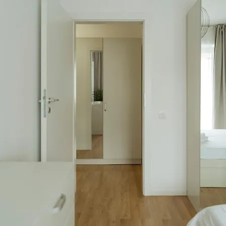 Downtown Tineretului Oasis --new Building-- 1min Metro Station ---self Check-in---