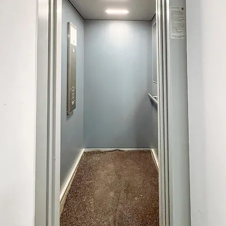 Downtown Tineretului Oasis --new Building-- 1min Metro Station ---self Check-in--- *