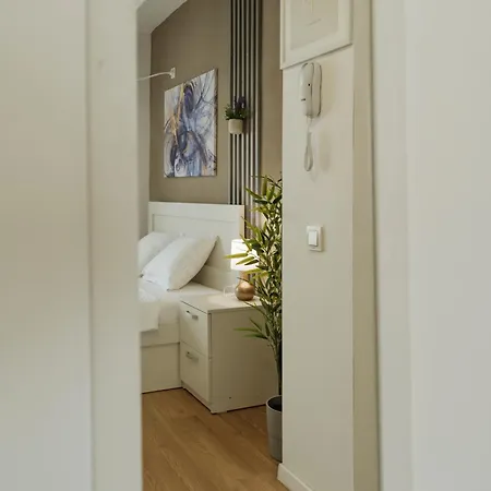 Downtown Tineretului Oasis --new Building-- 1min Metro Station ---self Check-in--- بوخارست