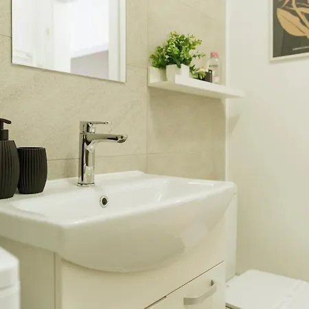 Апартаменты Downtown Tineretului Oasis --new Building-- 1min Metro Station ---self Check-in---