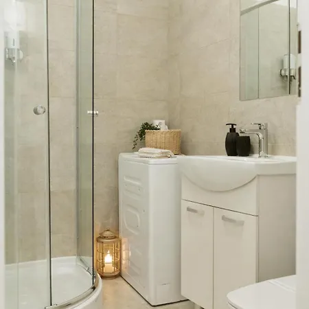 شقة Downtown Tineretului Oasis --new Building-- 1min Metro Station ---self Check-in--- *