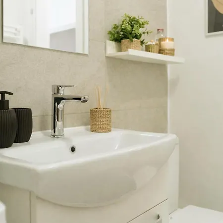 Downtown Tineretului Oasis --new Building-- 1min Metro Station ---self Check-in--- *