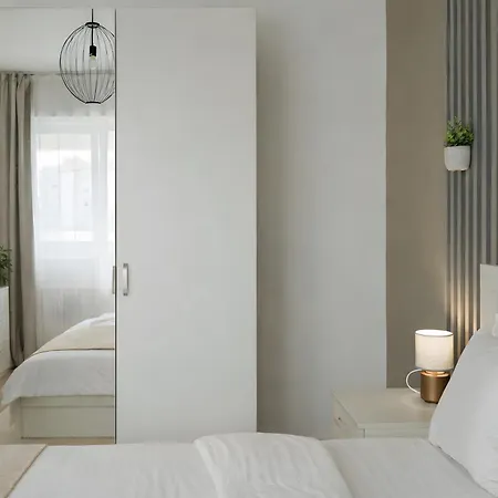 Downtown Tineretului Oasis --new Building-- 1min Metro Station ---self Check-in---