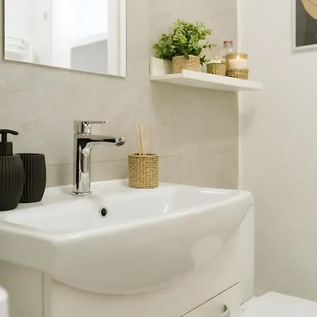 Downtown Tineretului Oasis --new Building-- 1min Metro Station ---self Check-in--- Apartamento *