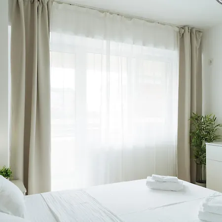 Apartment Downtown Tineretului Oasis --new Building-- 1min Metro Station ---self Check-in--- Bucharest