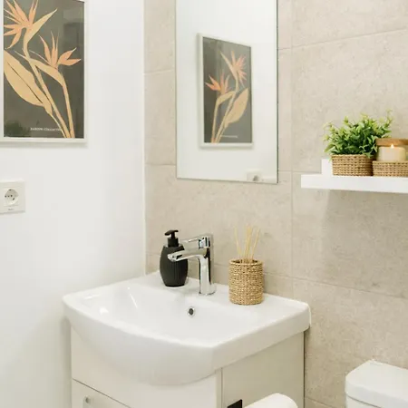 Apartment Downtown Tineretului Oasis --new Building-- 1min Metro Station ---self Check-in---