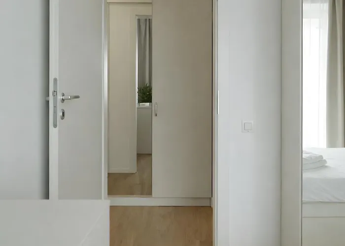 דירה Downtown Tineretului Oasis --new Building-- 1min Metro Station ---self Check-in---