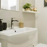 Downtown Tineretului Oasis --new Building-- 1min Metro Station ---self Check-in--- דירה *